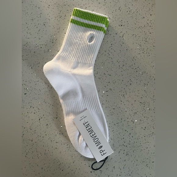 NWT- FP Movement Flash Quarter Crew Socks - Picture 2 of 5